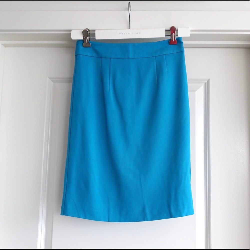 NWT Trina Turk size 0 pointe skirt color aqua